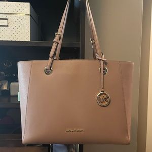 Michael Kors Sally tote bag. Saffiano leather and gold.
